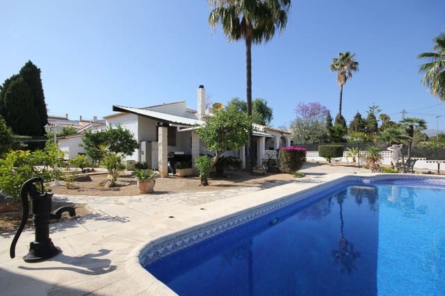 Chalet de 4 habitaciones en Pueblo - Urbanizaciones, Alfaz del Pi / L'Alfàs del Pi en venta con piscina garaje - 450.000 € (Ref: 9326024)