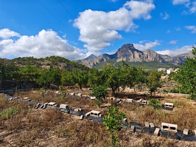 Grunde uden byggetilladelser til salg i La Nucia Pueblo  , La Nucia - € 55.000 (Ref: 9340740)