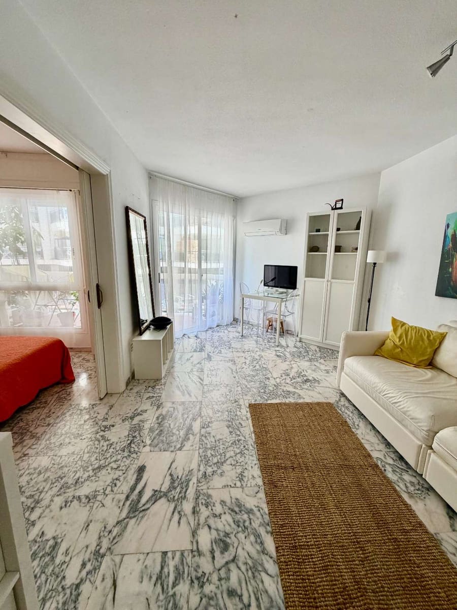 1 soverom Leilighet til leie i Ibiza by med svømmebasseng - € 1 150 (Ref: 10044613)