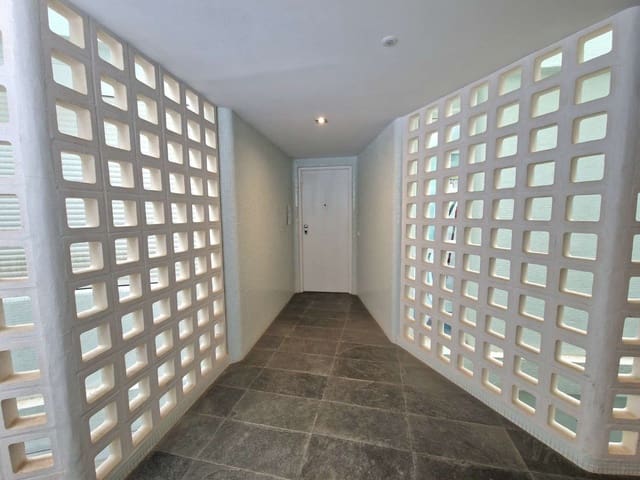 2 soverom Strandleiligheter til salgs i Ibiza by med svømmebasseng garasje - € 840 000 (Ref: 8830041)