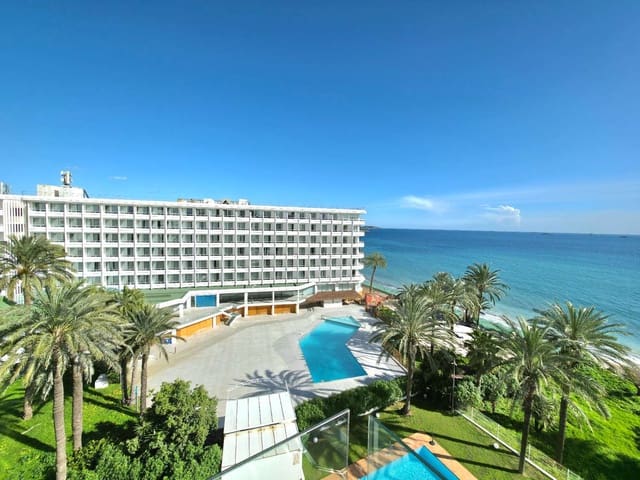 2 soverom Strandleiligheter til salgs i Ibiza by med svømmebasseng garasje - € 840 000 (Ref: 8830041)