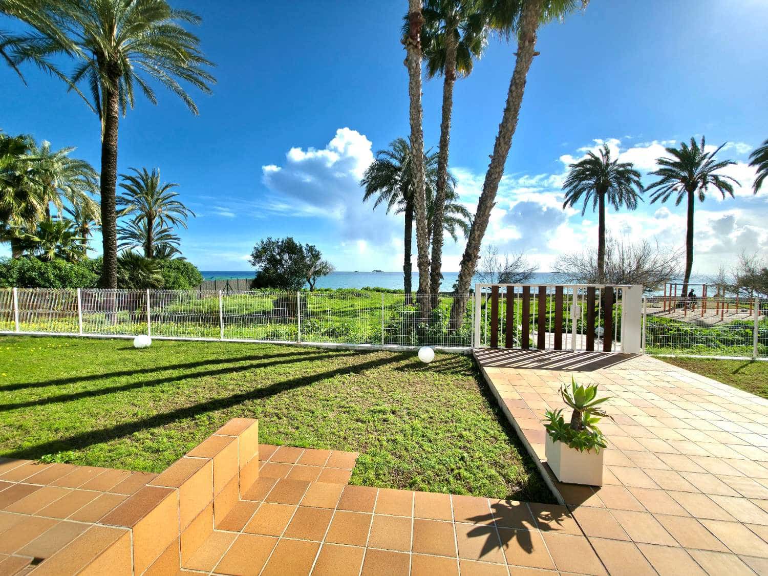 2 Zimmer Strandapartment zu verkaufen in Ibiza / Eivissa Stadt mit Pool Garage - 840.000 € (Ref: 8830041)