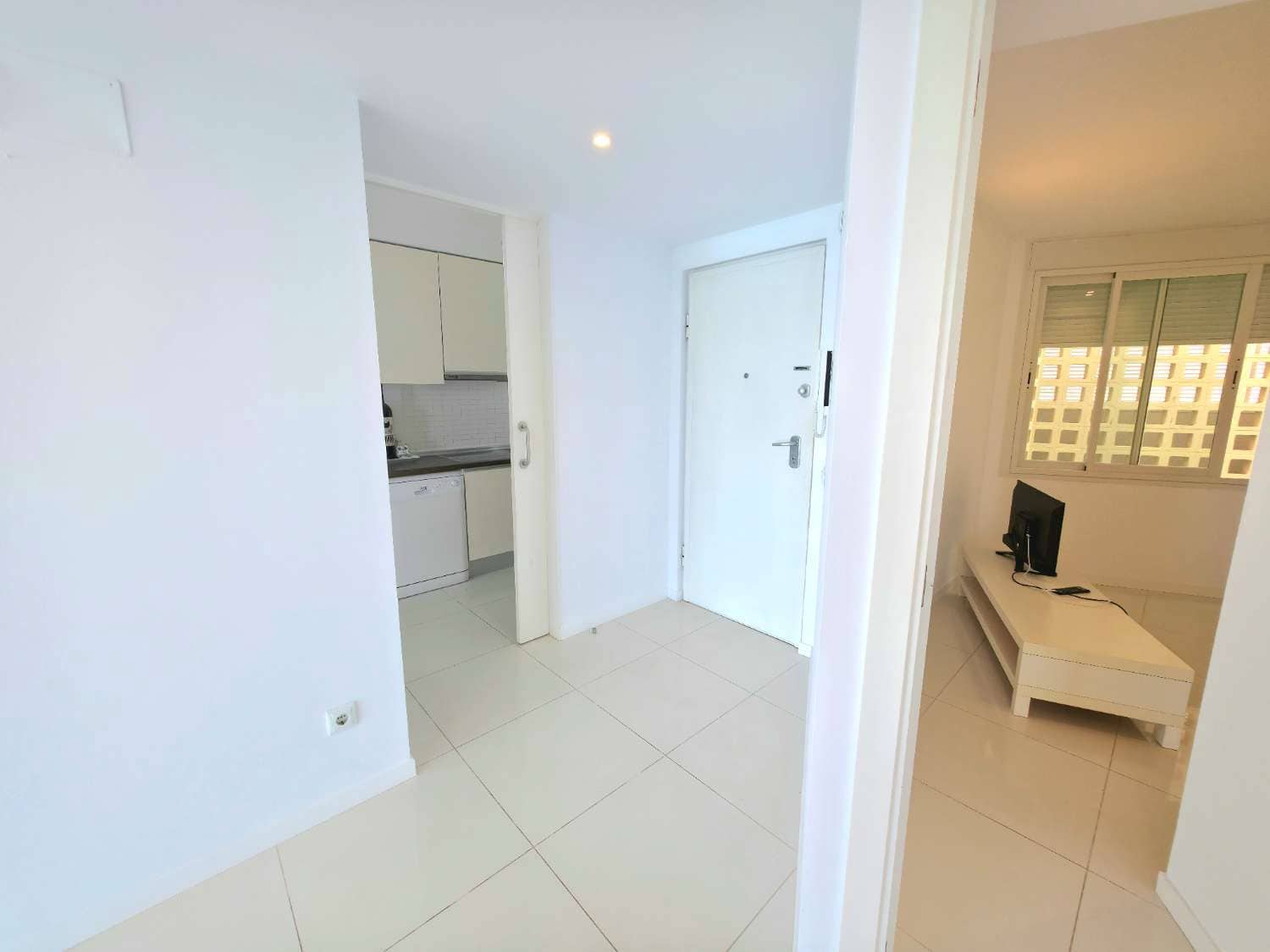 2 soverom Strandleiligheter til salgs i Ibiza by med svømmebasseng garasje - € 840 000 (Ref: 8830041)