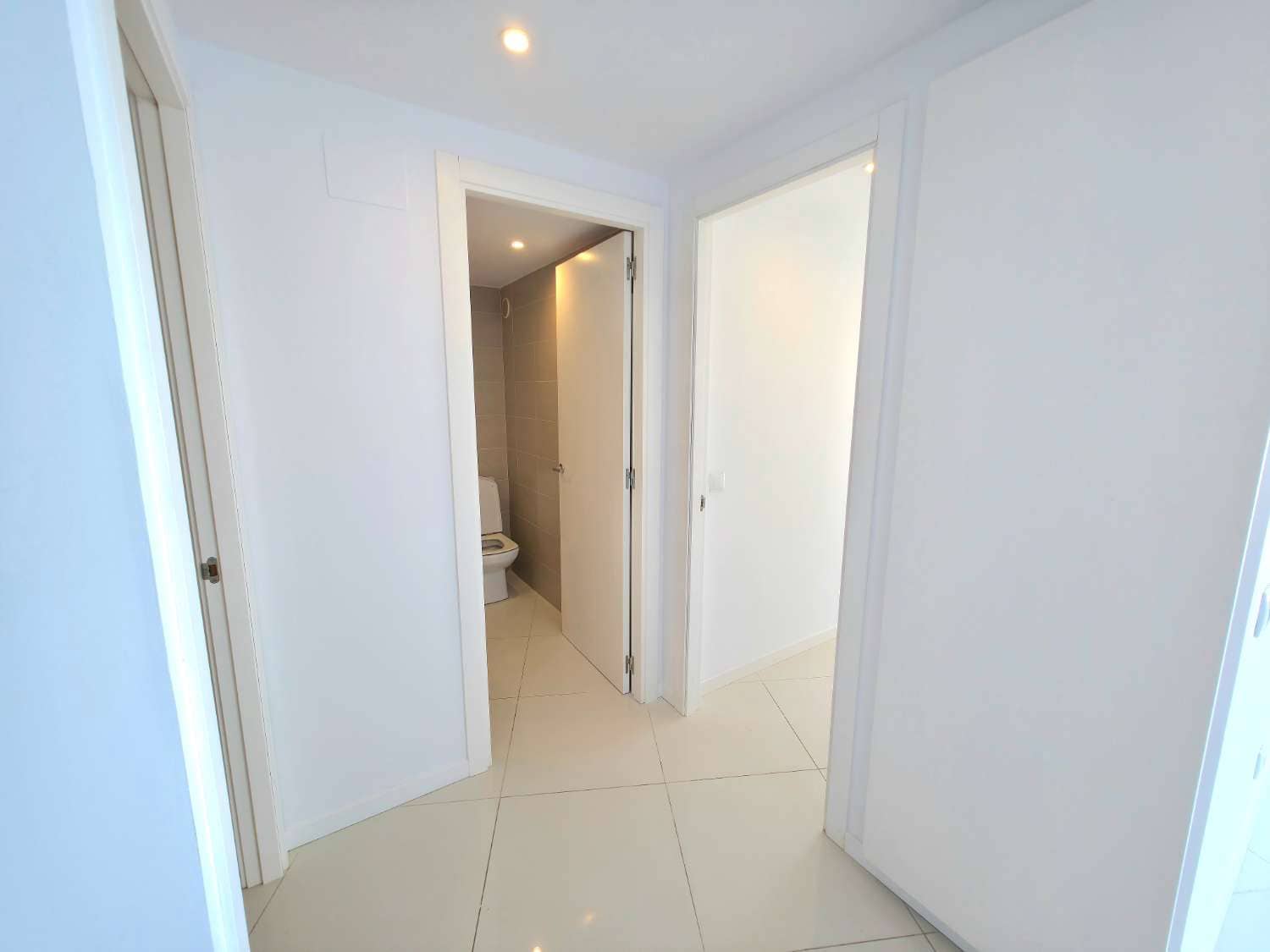 2 soverom Strandleiligheter til salgs i Ibiza by med svømmebasseng garasje - € 840 000 (Ref: 8830041)