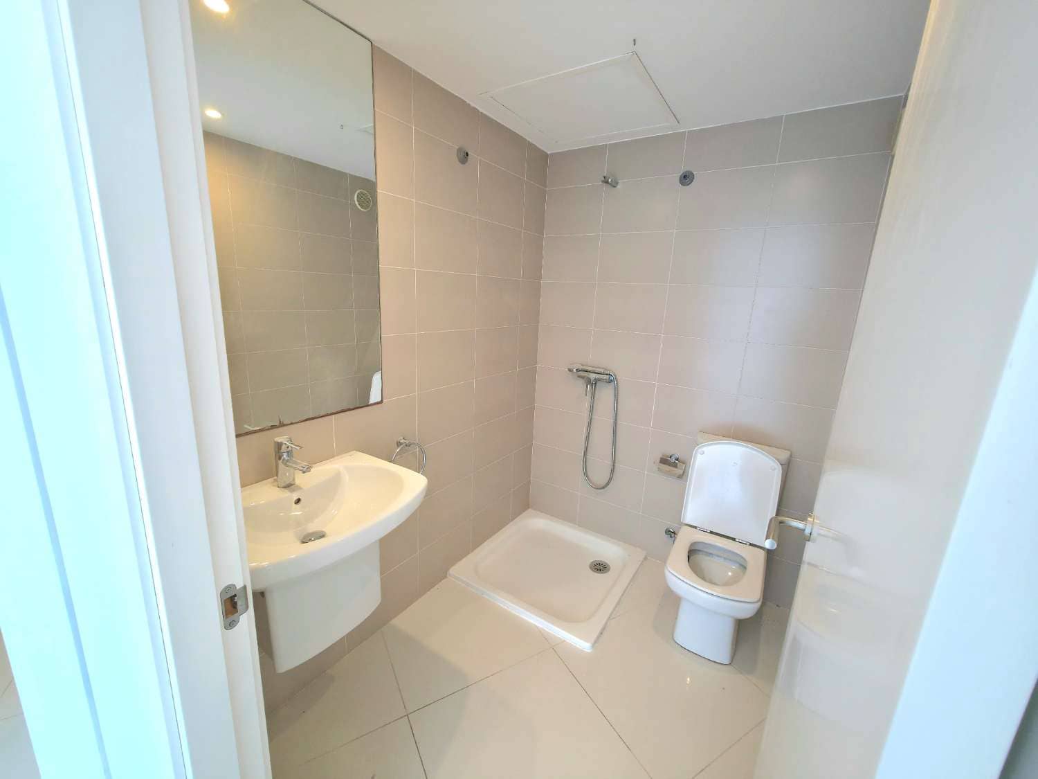 2 soverom Strandleiligheter til salgs i Ibiza by med svømmebasseng garasje - € 840 000 (Ref: 8830041)