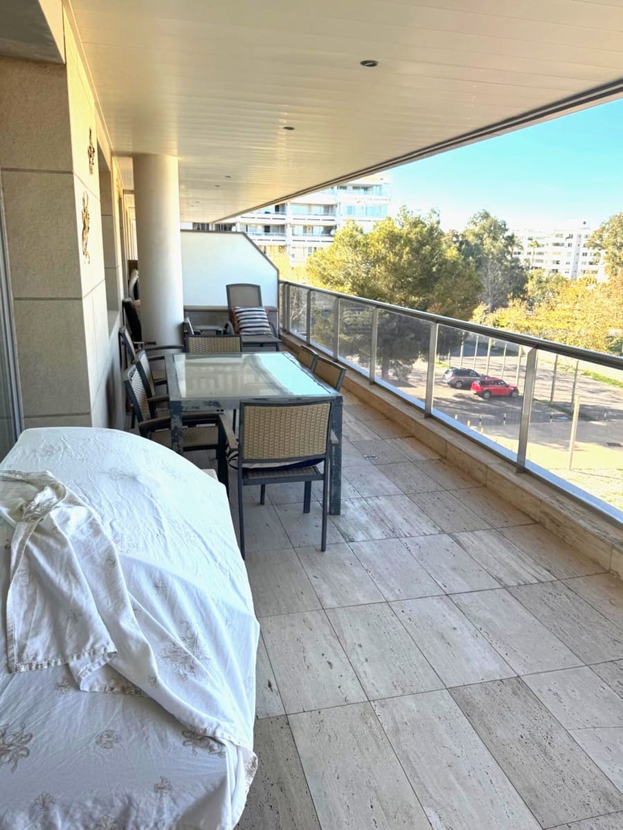 3 slaapkamer Strandappartement te koop in Ibiza dorp met zwembad garage - € 850.000 (Ref: 8937059)