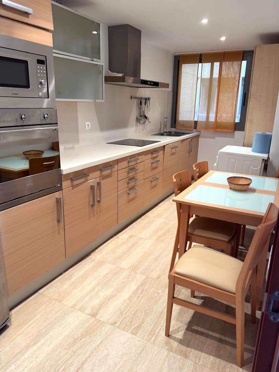 3 slaapkamer Strandappartement te koop in Ibiza dorp met zwembad garage - € 850.000 (Ref: 8937059)