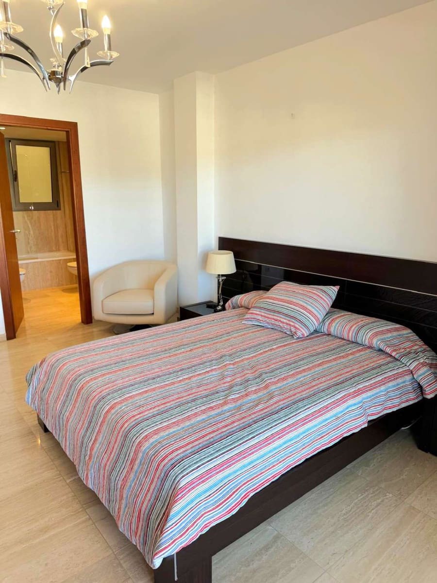 3 slaapkamer Strandappartement te koop in Ibiza dorp met zwembad garage - € 850.000 (Ref: 8937059)