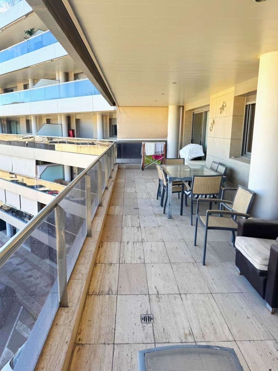 3 slaapkamer Strandappartement te koop in Ibiza dorp met zwembad garage - € 850.000 (Ref: 8937059)