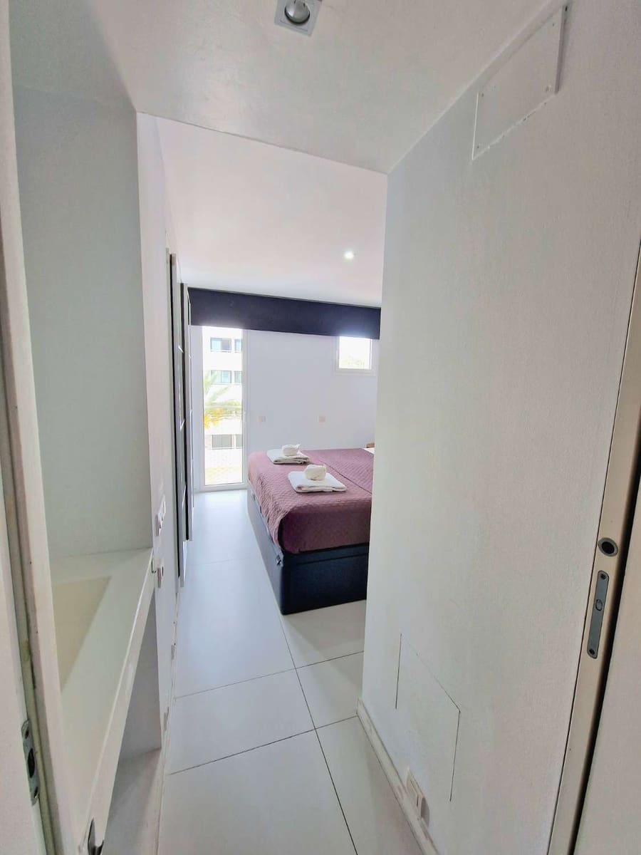 2 slaapkamer Strandappartement te huur in Ibiza dorp met zwembad garage - € 1.700 (Ref: 8988045)