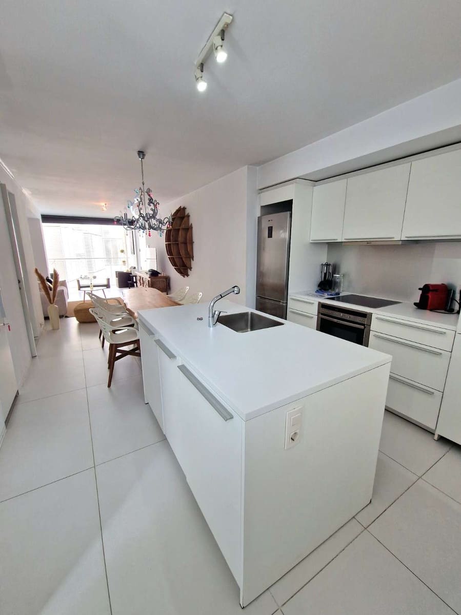 2 slaapkamer Strandappartement te huur in Ibiza dorp met zwembad garage - € 1.700 (Ref: 8988045)