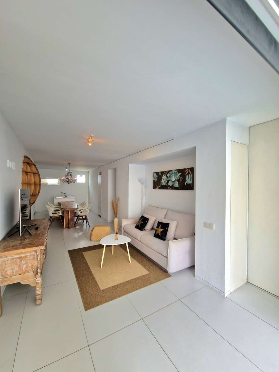 2 slaapkamer Strandappartement te huur in Ibiza dorp met zwembad garage - € 1.700 (Ref: 8988045)