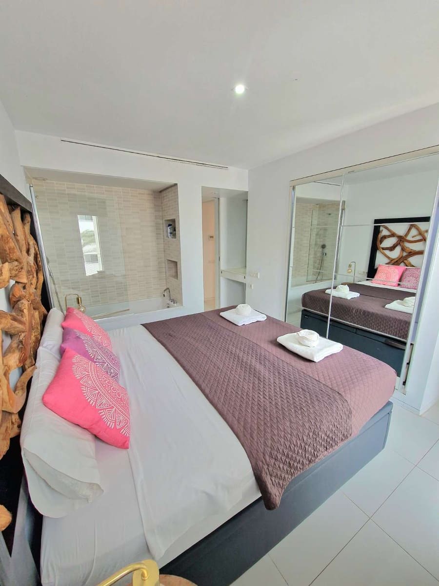 2 slaapkamer Strandappartement te huur in Ibiza dorp met zwembad garage - € 1.700 (Ref: 8988045)