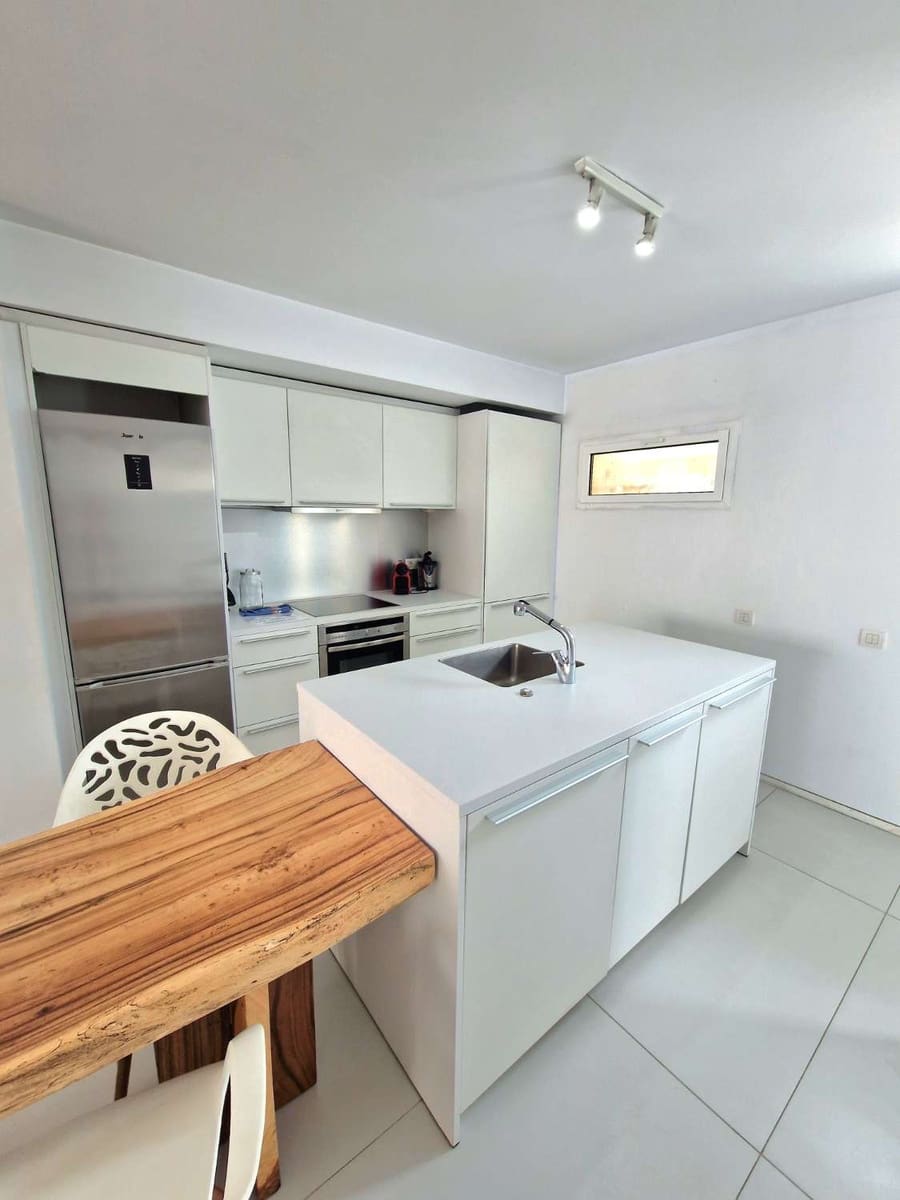 2 slaapkamer Strandappartement te huur in Ibiza dorp met zwembad garage - € 1.700 (Ref: 8988045)