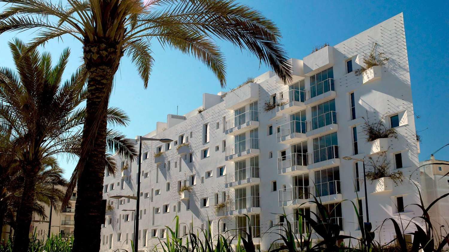 2 slaapkamer Strandappartement te huur in Ibiza dorp met zwembad garage - € 1.700 (Ref: 8988045)