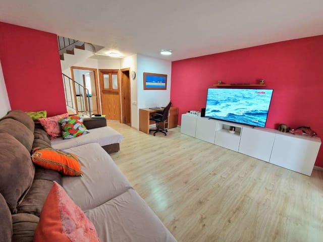 4 soveværelse Rækkehus til salg i San Jose / Sant Josep de Sa Talaia med swimmingpool - € 555.000 (Ref: 9084991)