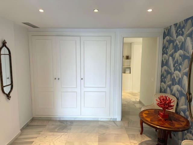 4 slaapkamer Strandappartement te koop in Ibiza dorp met zwembad garage - € 2.900.000 (Ref: 9115928)