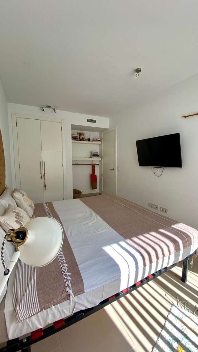 2 bedroom Flat for sale in Ibiza / Eivissa town with pool - € 880,000 (Ref: 9367088)