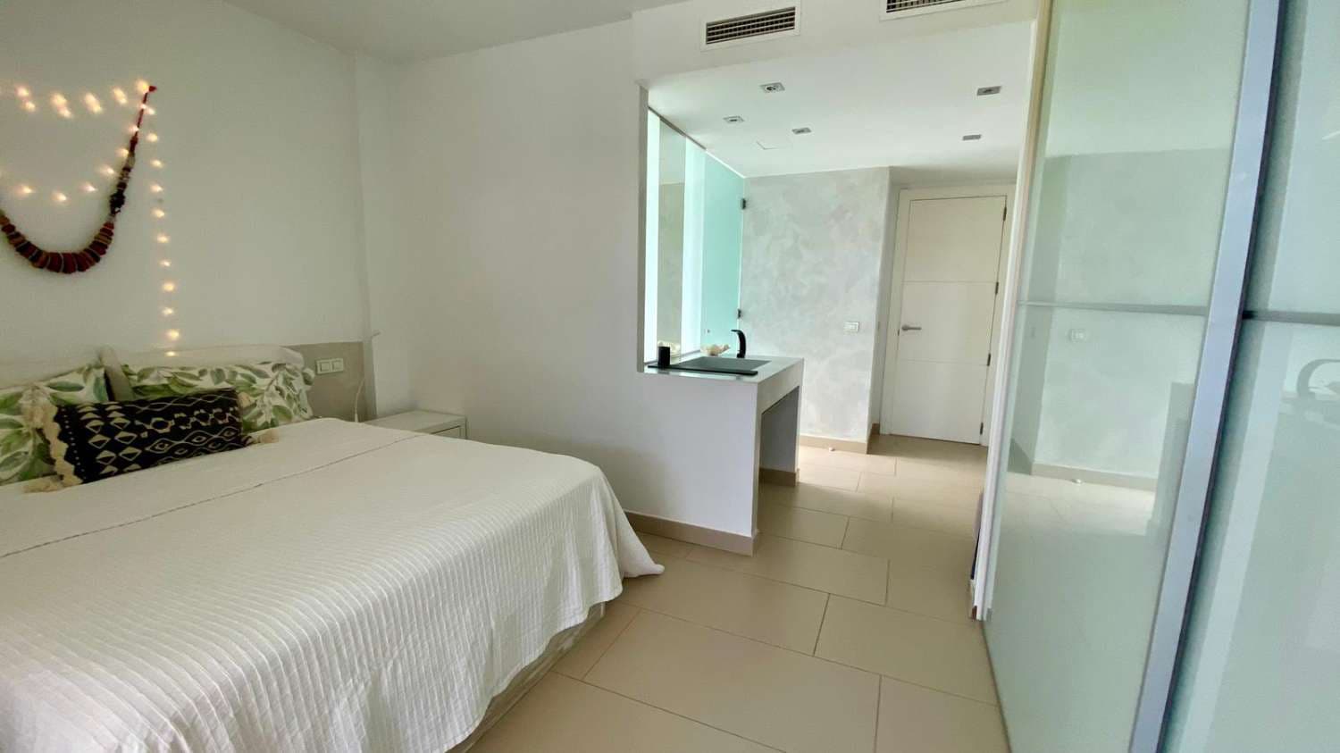 2 bedroom Flat for sale in Ibiza / Eivissa town with pool - € 880,000 (Ref: 9367088)