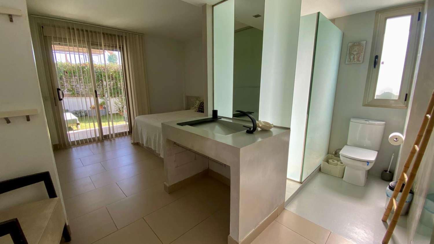 2 bedroom Flat for sale in Ibiza / Eivissa town with pool - € 880,000 (Ref: 9367088)