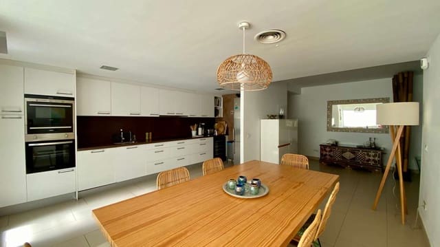 2 slaapkamer Flat te koop in Ibiza dorp met zwembad - € 880.000 (Ref: 9367088)