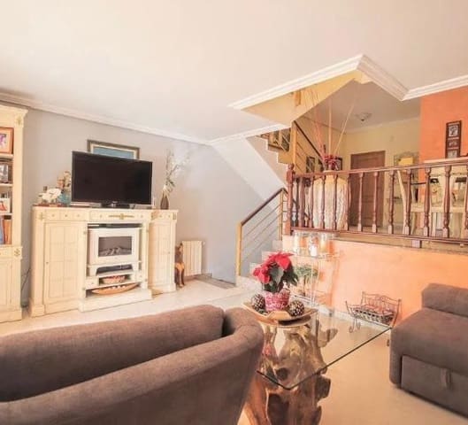 3 slaapkamer Rijtjeshuis te koop in Ibiza dorp met zwembad - € 1.200.000 (Ref: 9375040)