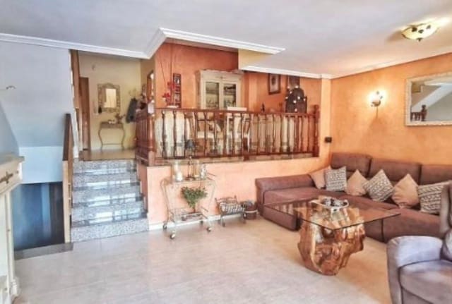 3 slaapkamer Rijtjeshuis te koop in Ibiza dorp met zwembad - € 1.200.000 (Ref: 9375040)