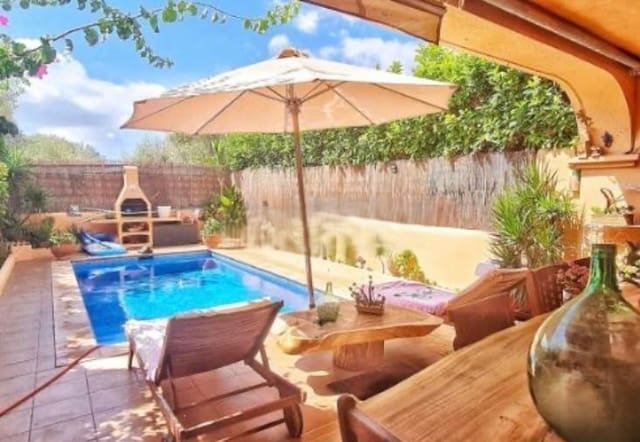 3 slaapkamer Rijtjeshuis te koop in Ibiza dorp met zwembad - € 1.200.000 (Ref: 9375040)