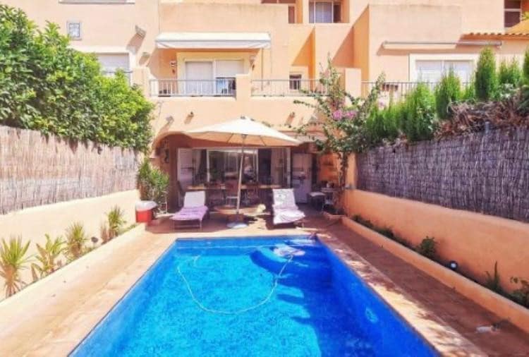 3 slaapkamer Rijtjeshuis te koop in Ibiza dorp met zwembad - € 1.200.000 (Ref: 9375040)