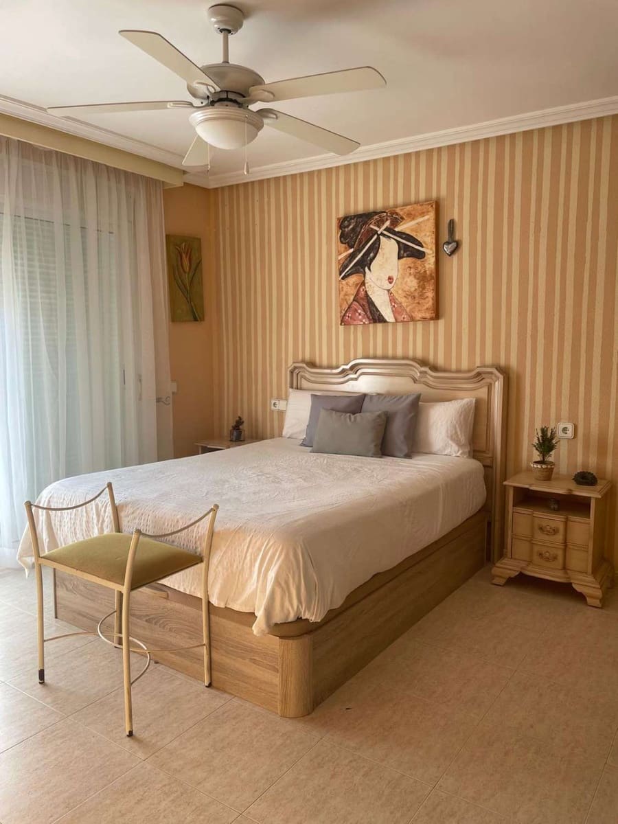 3 slaapkamer Rijtjeshuis te koop in Ibiza dorp met zwembad - € 1.200.000 (Ref: 9375040)