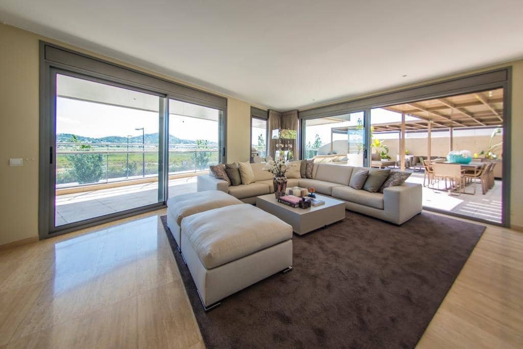 4 bedroom Beach Apartment for sale in Ibiza / Eivissa town with pool - € 1,400,000 (Ref: 9439682)