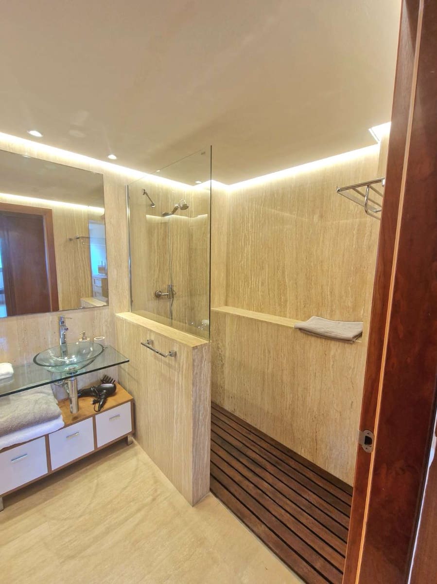 2 soveværelse Strandlejlighed til salg i Ibiza by med swimmingpool garage - € 950.000 (Ref: 9446124)