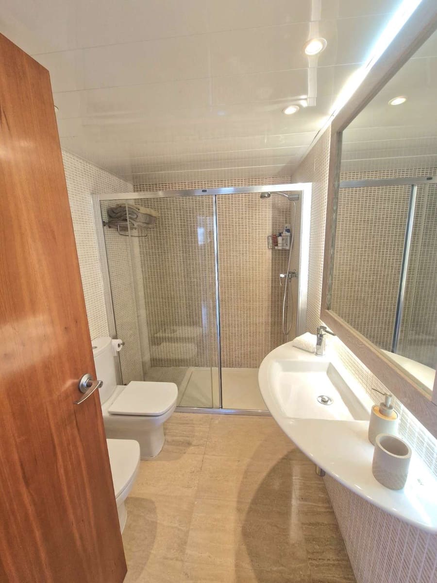 2 soveværelse Strandlejlighed til salg i Ibiza by med swimmingpool garage - € 950.000 (Ref: 9446124)