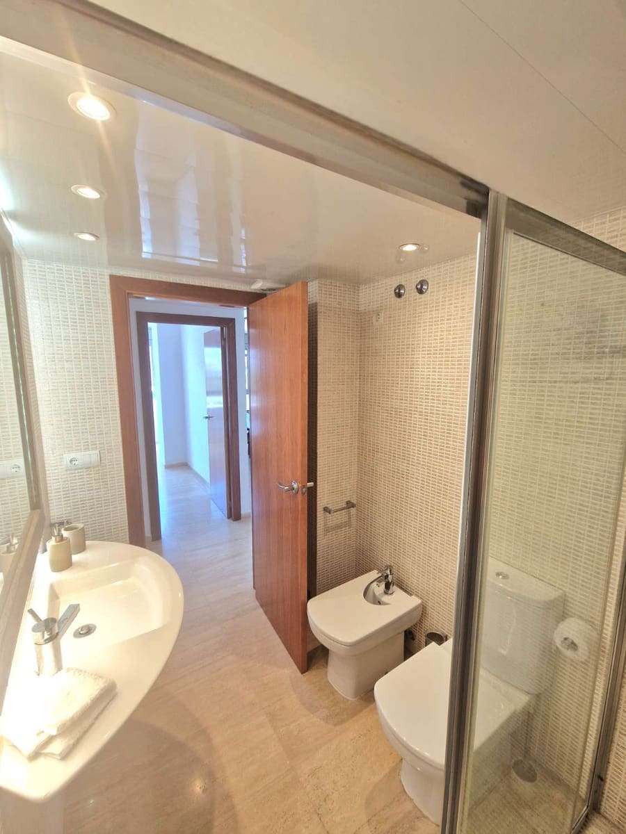 2 soveværelse Strandlejlighed til salg i Ibiza by med swimmingpool garage - € 950.000 (Ref: 9446124)