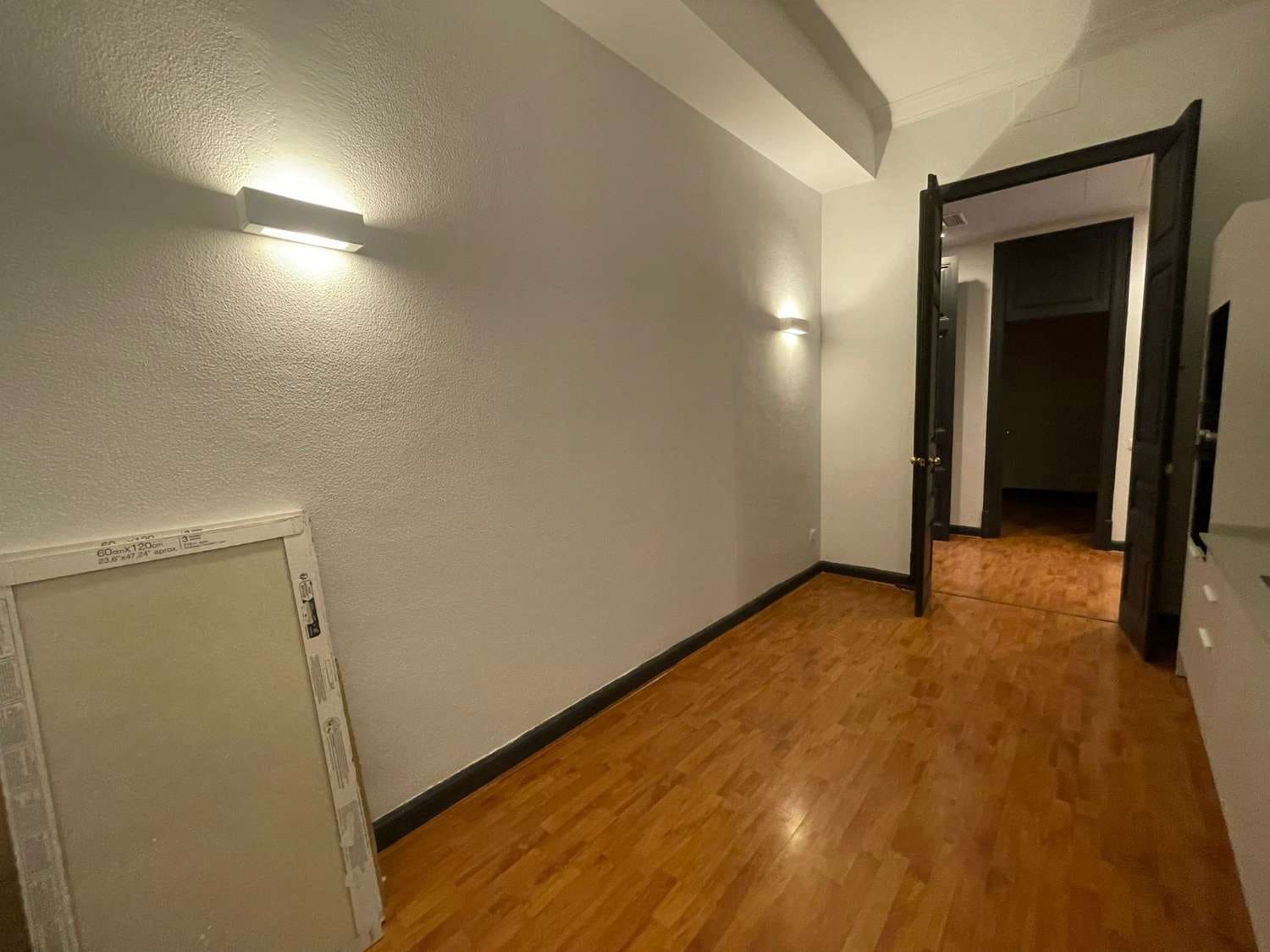 Office for rent in Barcelona city - € 3,800 (Ref: 9711165)
