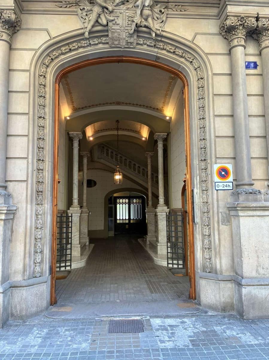 Office for rent in Barcelona city - € 3,800 (Ref: 9711165)