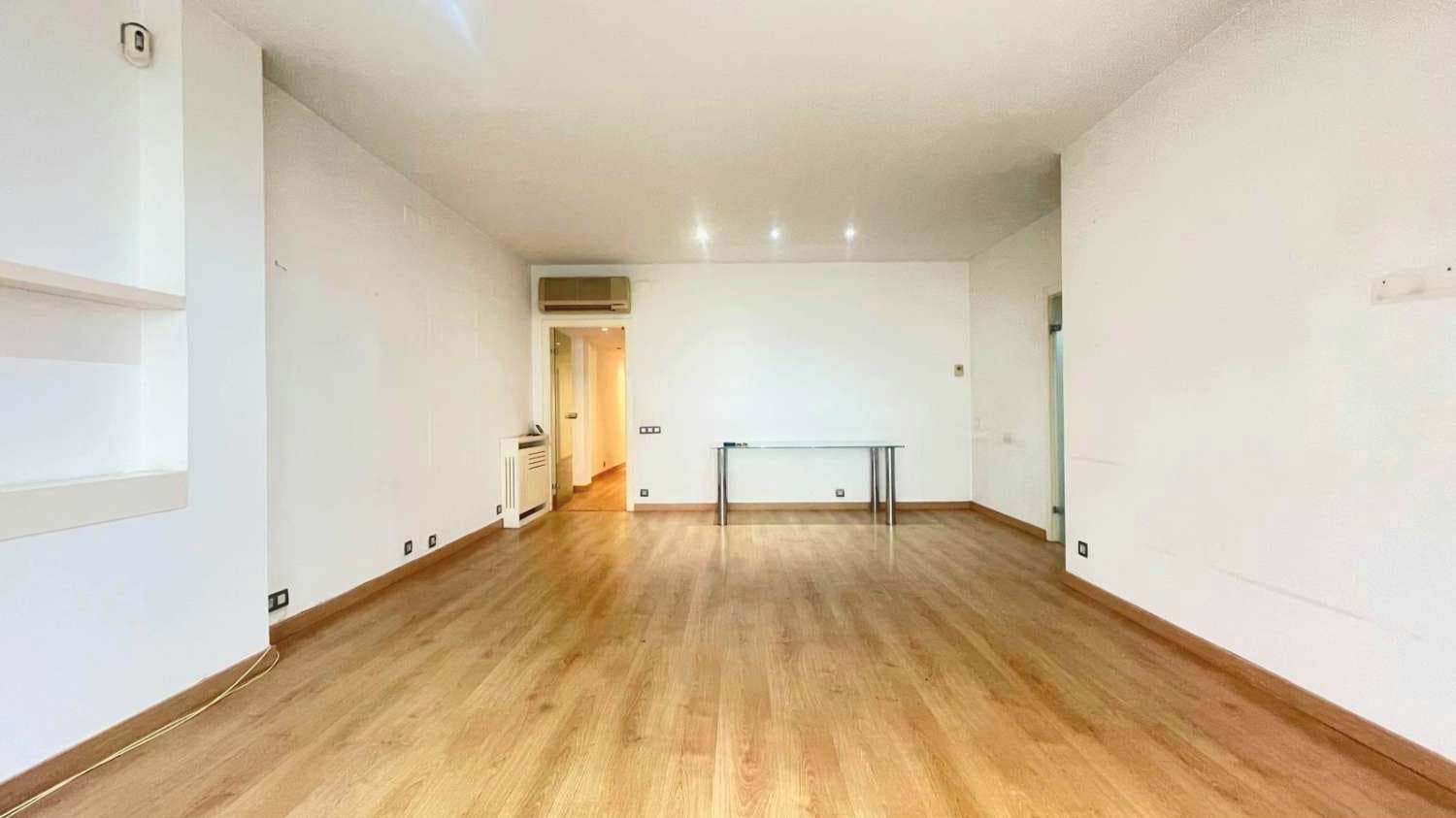 4 soverom Leilighet til salgs i Barcelona by - € 775 000 (Ref: 9731750)