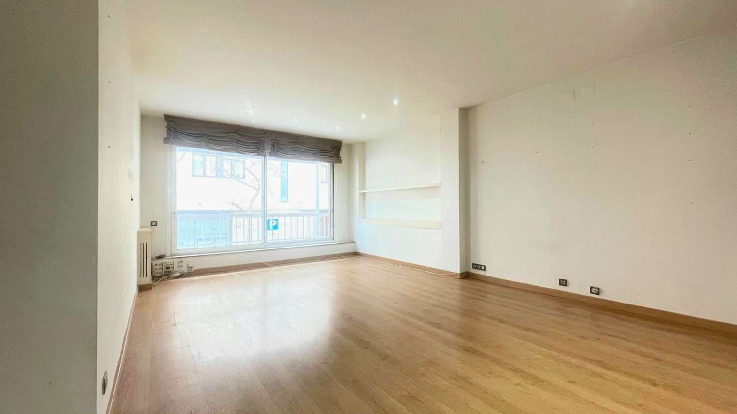 4 soverom Leilighet til salgs i Barcelona by - € 775 000 (Ref: 9731750)