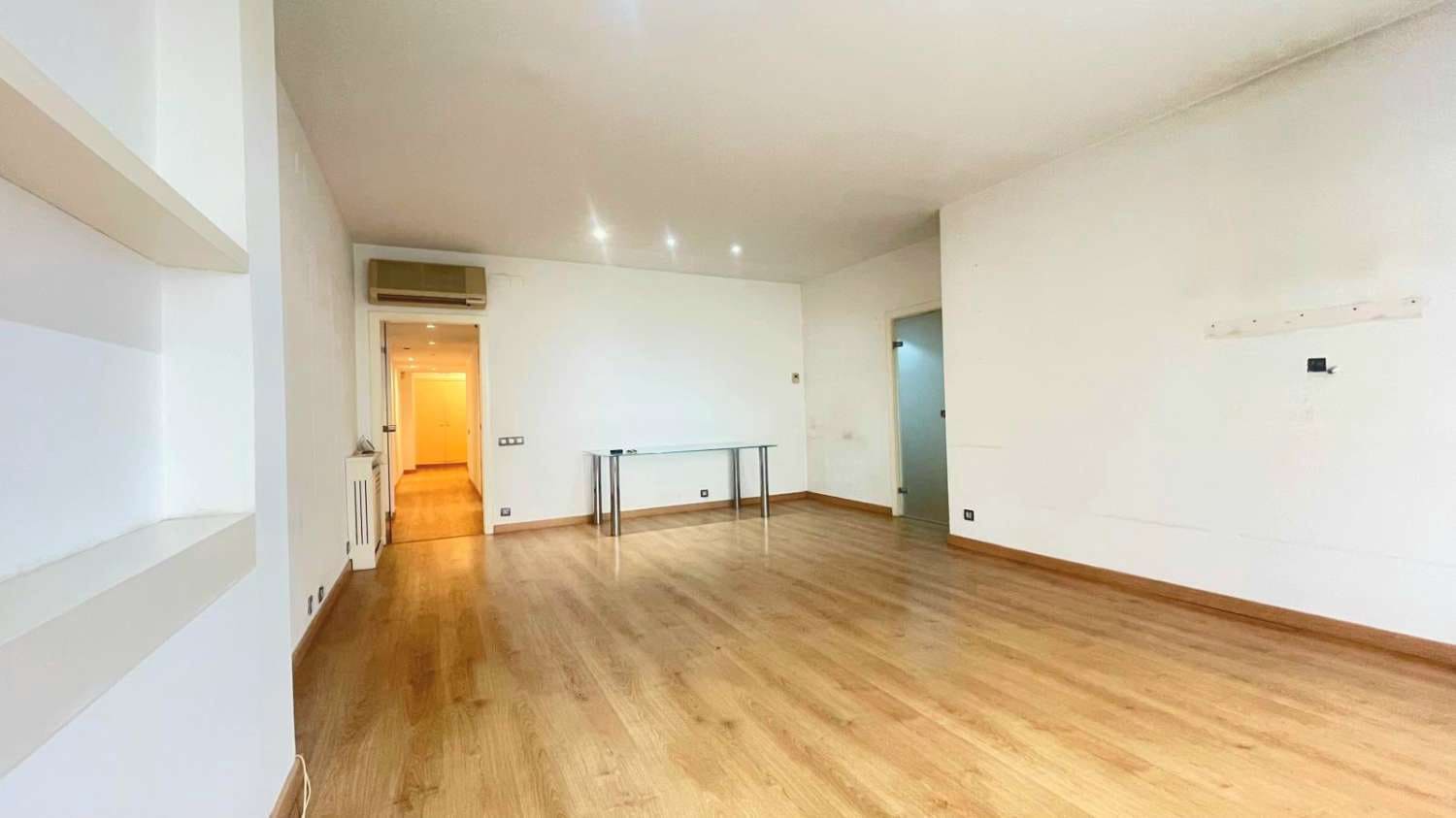 4 soverom Leilighet til salgs i Barcelona by - € 775 000 (Ref: 9731750)
