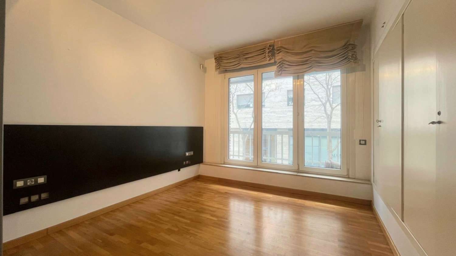 4 soverom Leilighet til salgs i Barcelona by - € 775 000 (Ref: 9731750)