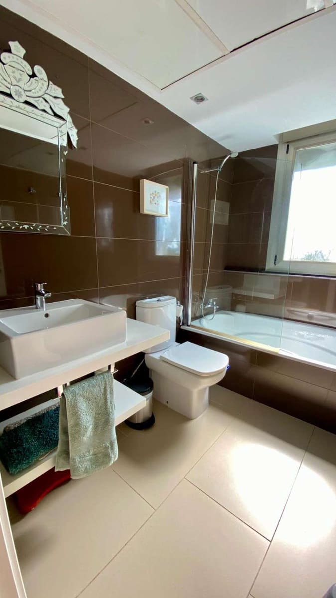 2 slaapkamer Flat te koop in Ibiza dorp met zwembad - € 895.000 (Ref: 9796201)