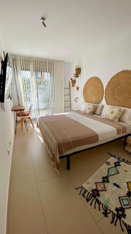 2 slaapkamer Flat te koop in Ibiza dorp met zwembad - € 895.000 (Ref: 9796201)