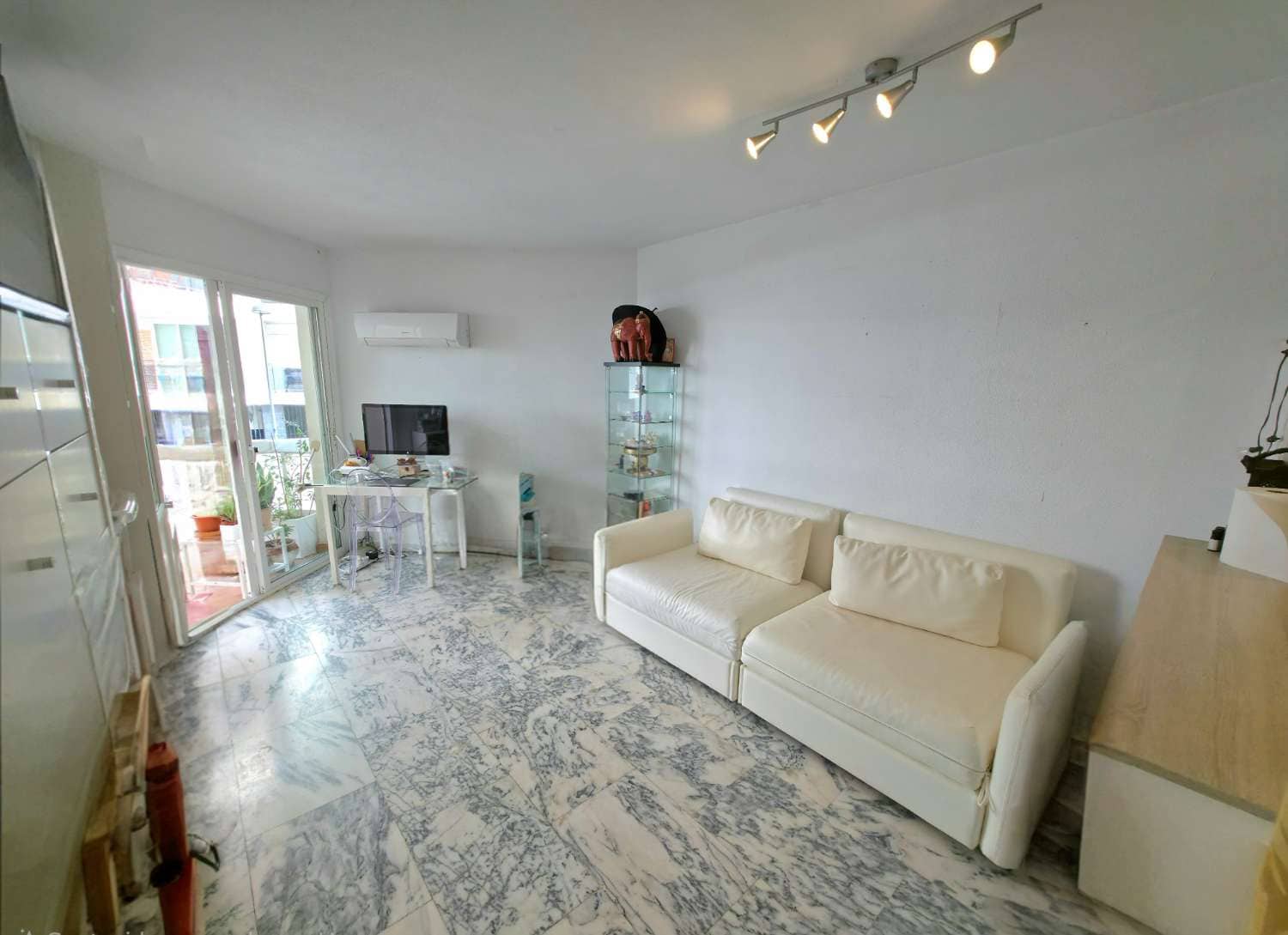 1 bedroom Flat for rent in Ibiza / Eivissa town with pool - € 2,500 (Ref: 9839008)