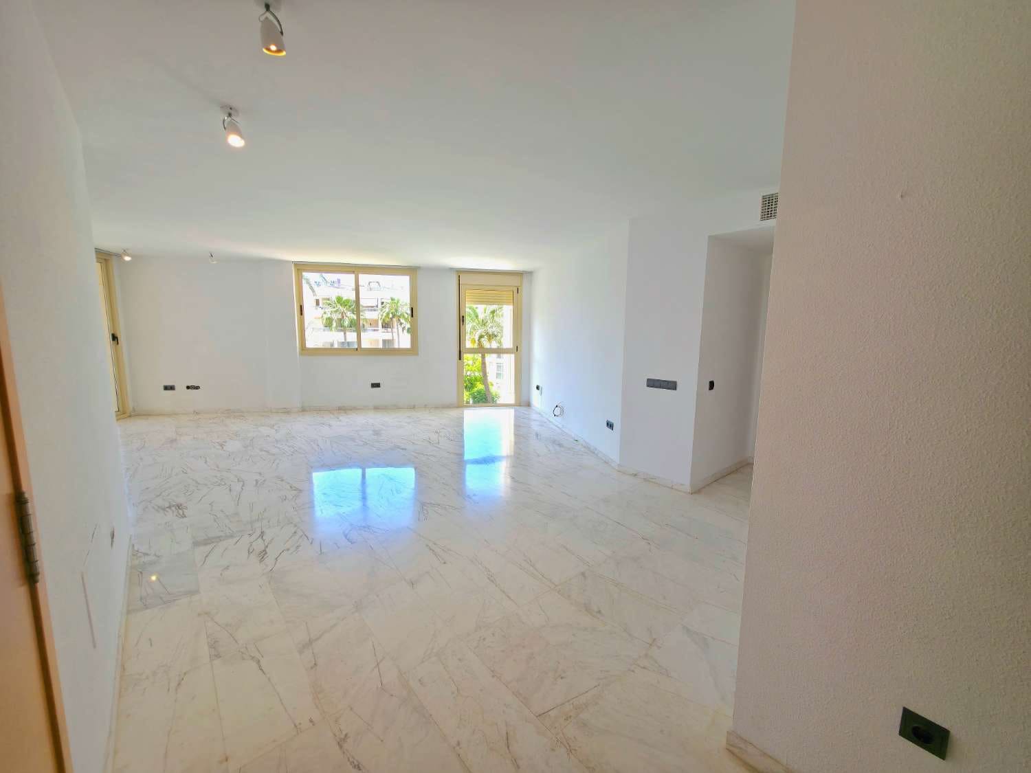 3 quarto Apartamento para arrendar em Ibiza / Eivissa cidade com piscina garagem - 3 900 € (Ref: 9891838)