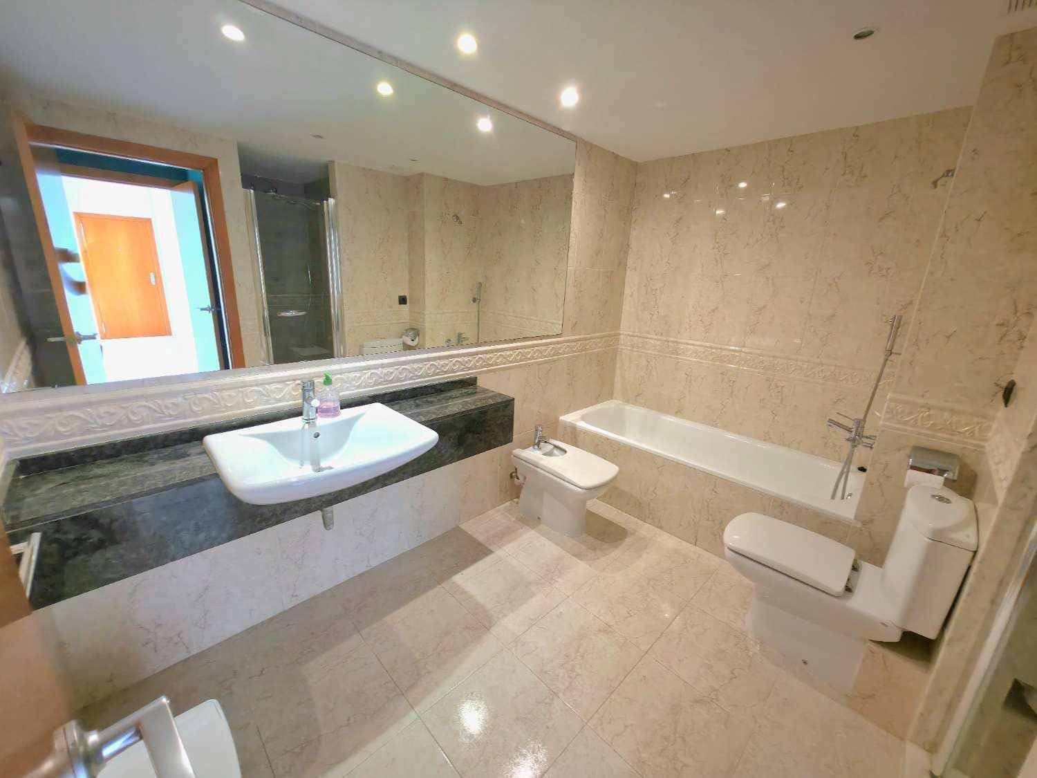 3 quarto Apartamento para arrendar em Ibiza / Eivissa cidade com piscina garagem - 3 900 € (Ref: 9891838)