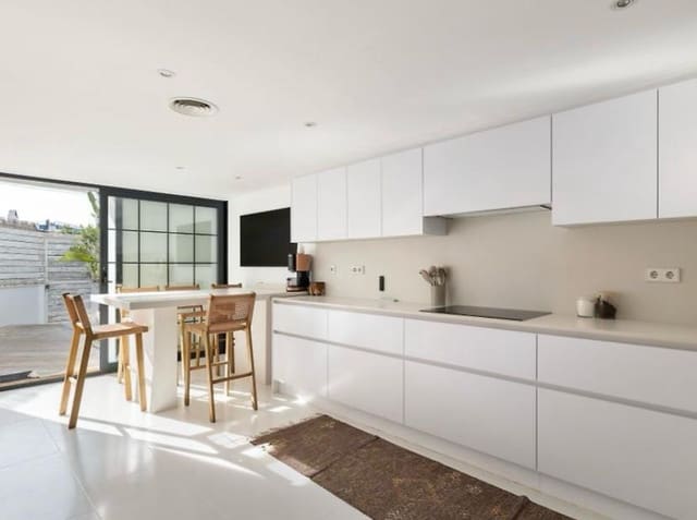 5 sovrum Radhus till salu i Ibiza stad med pool - 1 995 000 € (Ref: 9964821)