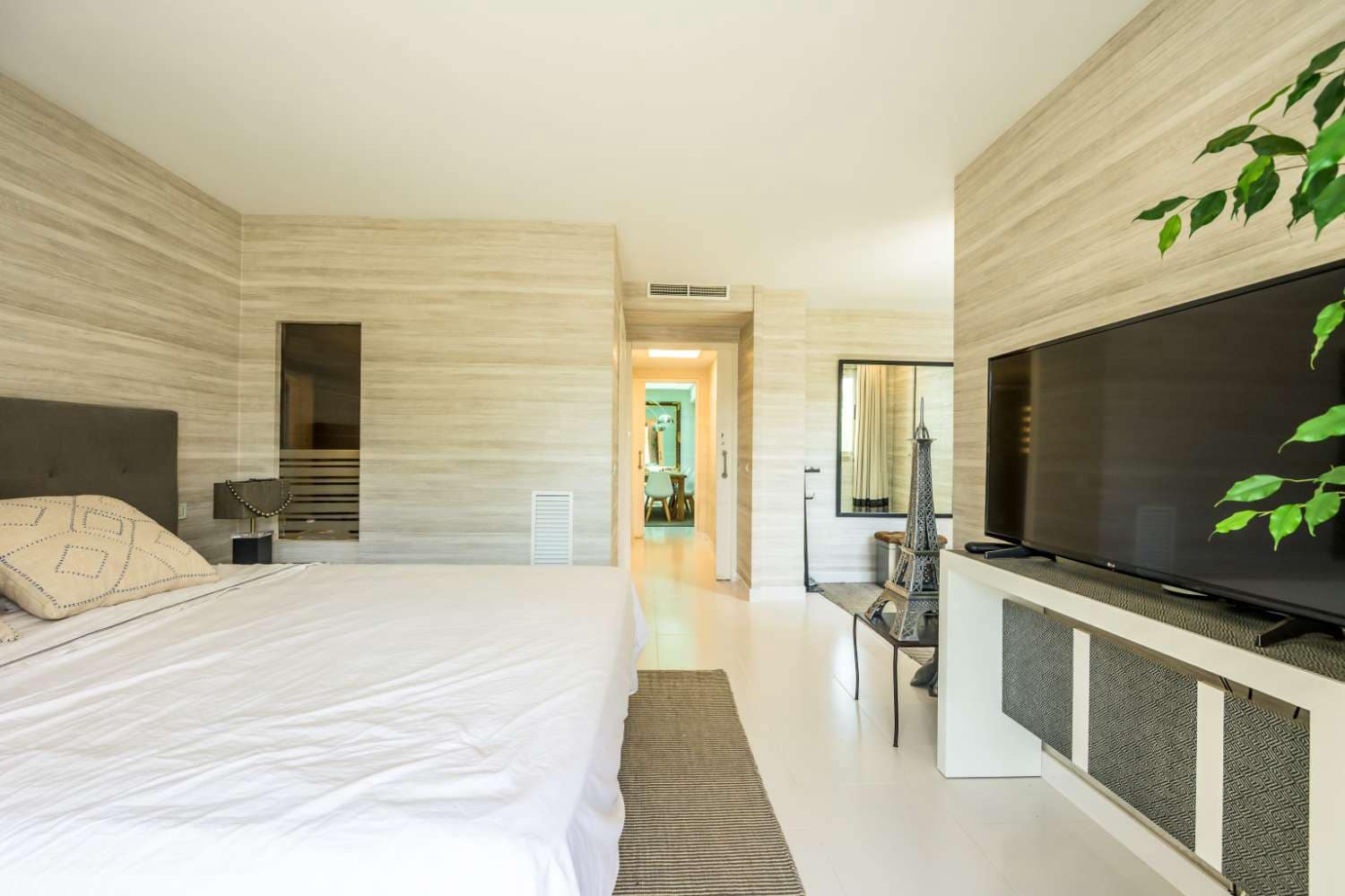 5 soveværelse Rækkehus til salg i Ibiza by med swimmingpool garage - € 1.995.000 (Ref: 9964821)