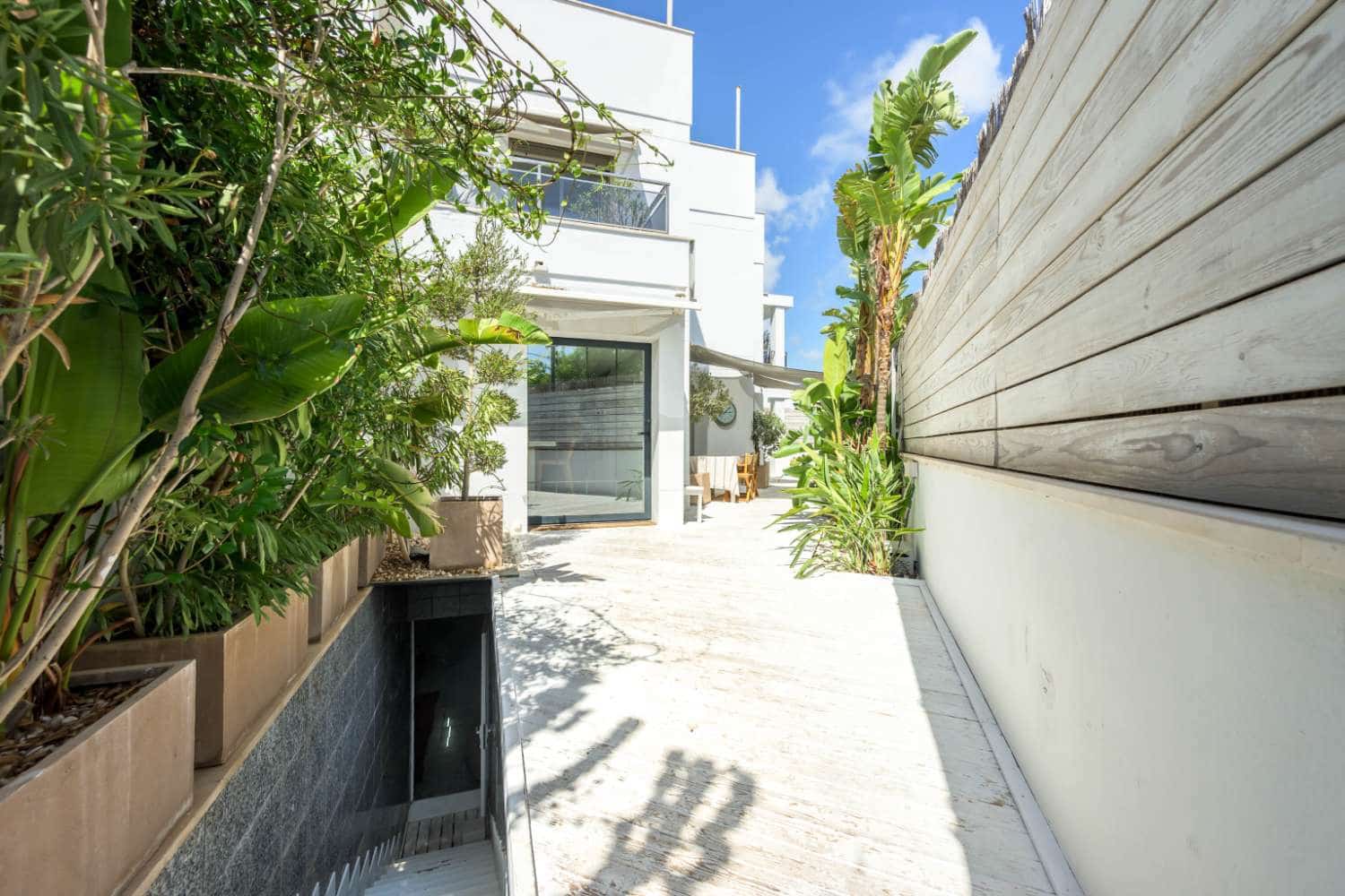 5 soveværelse Rækkehus til salg i Ibiza by med swimmingpool garage - € 1.995.000 (Ref: 9964821)