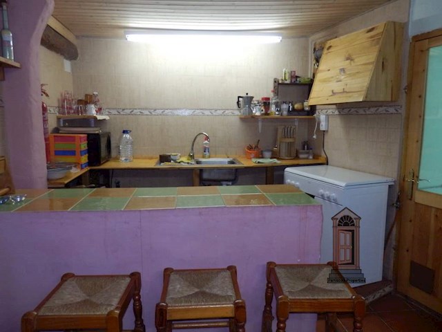 3 bedroom Guesthouse/B & B for sale in Rossell - € 75,000 (Ref: 3596091)
