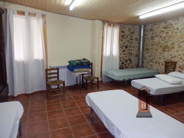 3 bedroom Guesthouse/B & B for sale in Rossell - € 75,000 (Ref: 3596091)